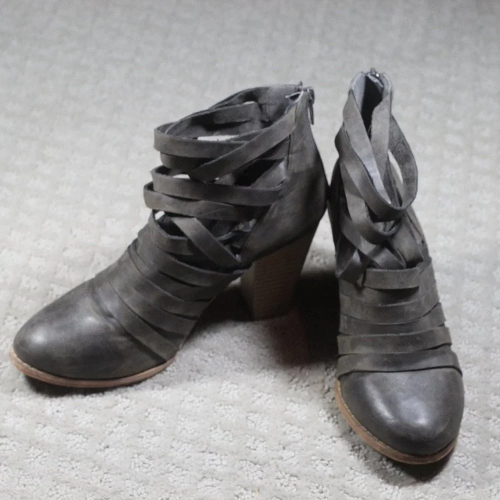 Mi iM Urban 04 Strappy Caged Stacked Heel Bootie